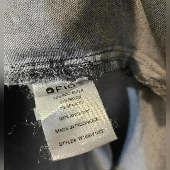 FIGS Gaya Graphite Gray  Scrub Top - Picture 6 of 7